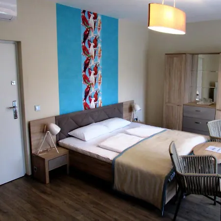 Napsugar Club Es Panzio Nocleg ze śniadaniem Fonyód