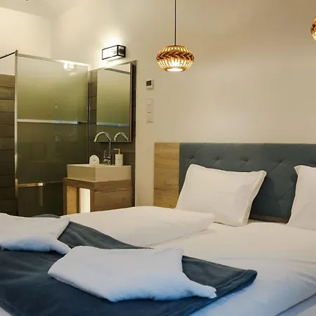 Napsugar Club Es Panzio Bed and Breakfast