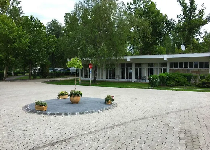Napsugar Club Es Panzio Nocleg ze śniadaniem Fonyód